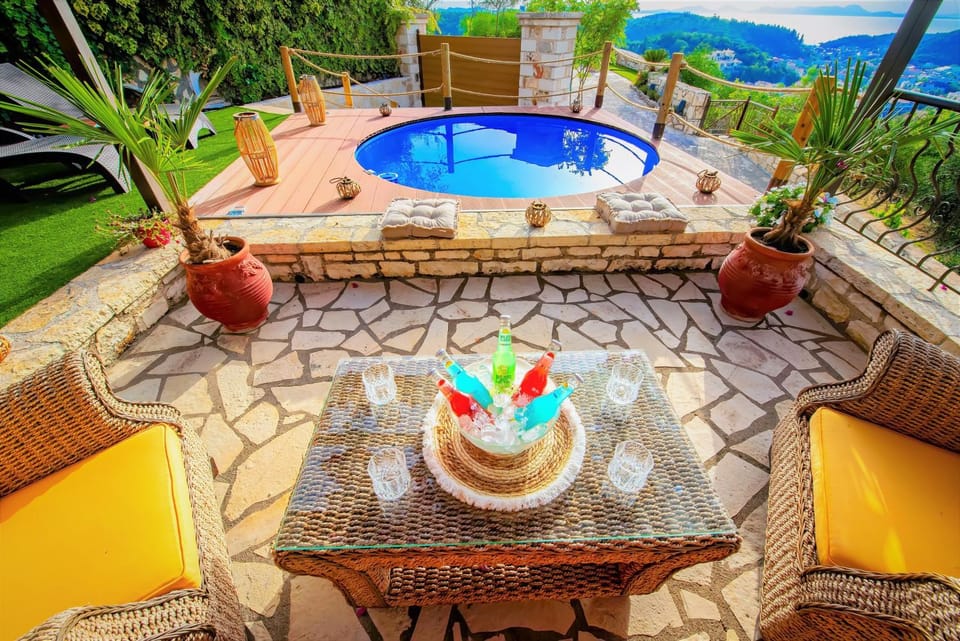 Patio, Living room, Food and drinks, Seating area, Food, Pool view, Pool view, Swimming pool, Swimming pool, sunbed