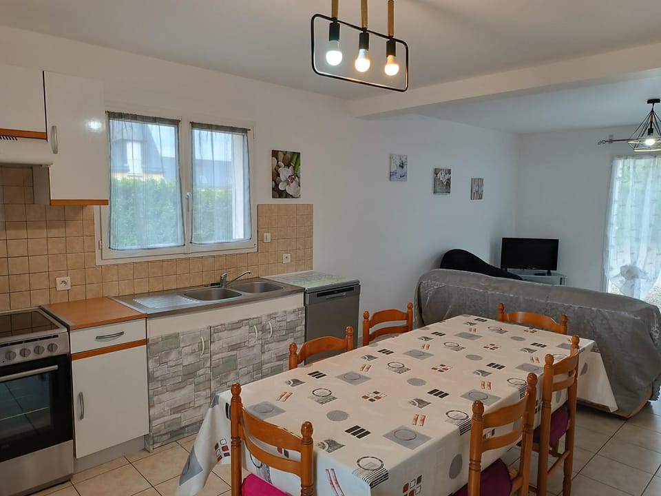 NOUVELLE VILLA d'EMERAUDE PROCHE MER House in Brittany