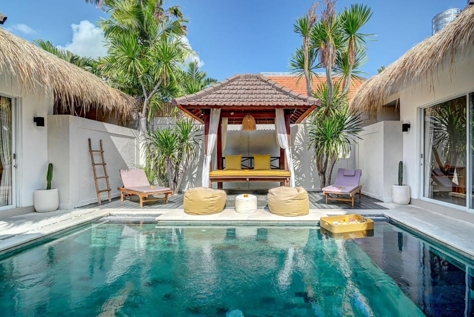 Property building, Patio, Pool view, Swimming pool, sunbed