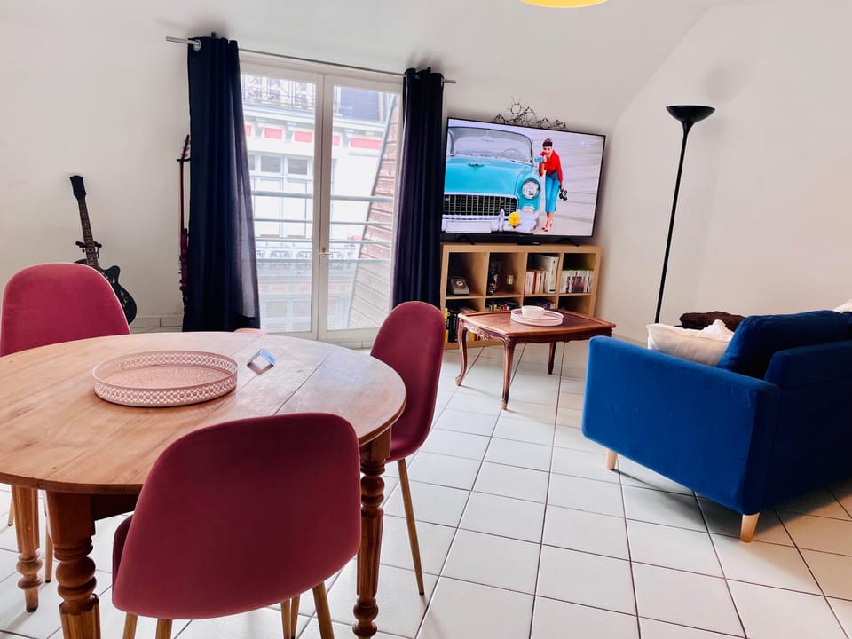 Seating area, Dining area