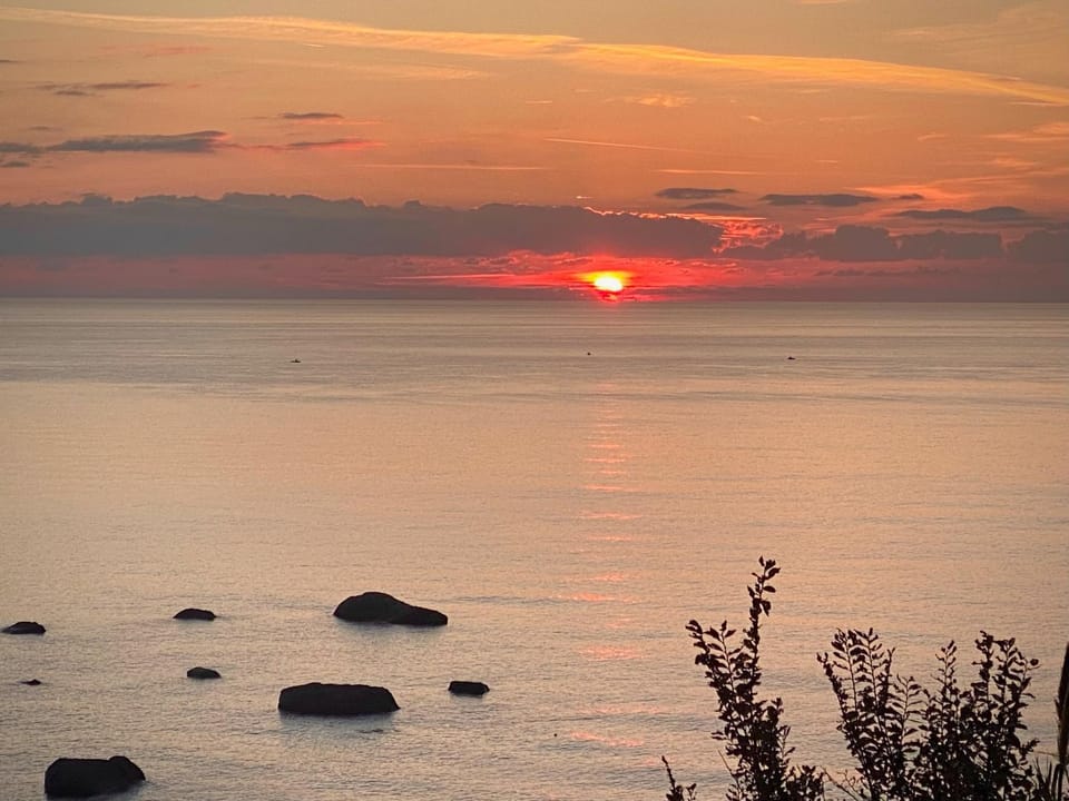 Entertainment, Sunset