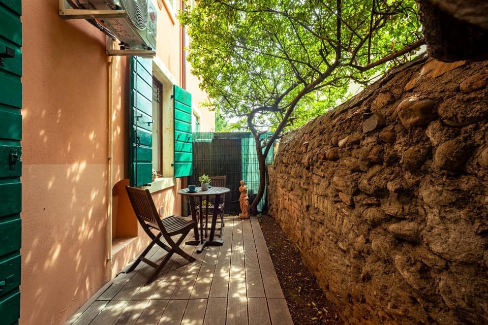 Day, Garden, Garden, Decorative detail, Dining area, Garden view