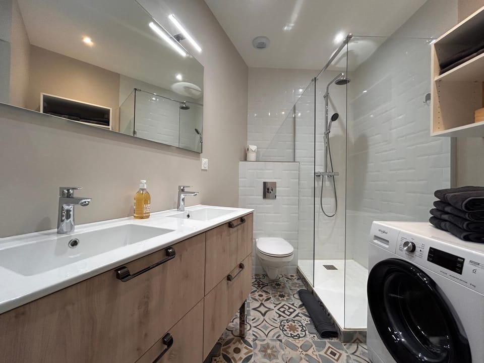Shower, Bathroom, washing machine