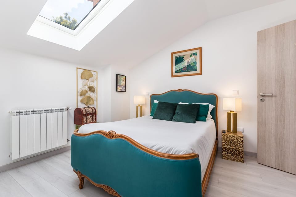 Bed, Bedroom