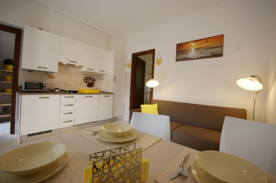Kitchen or kitchenette, Living room