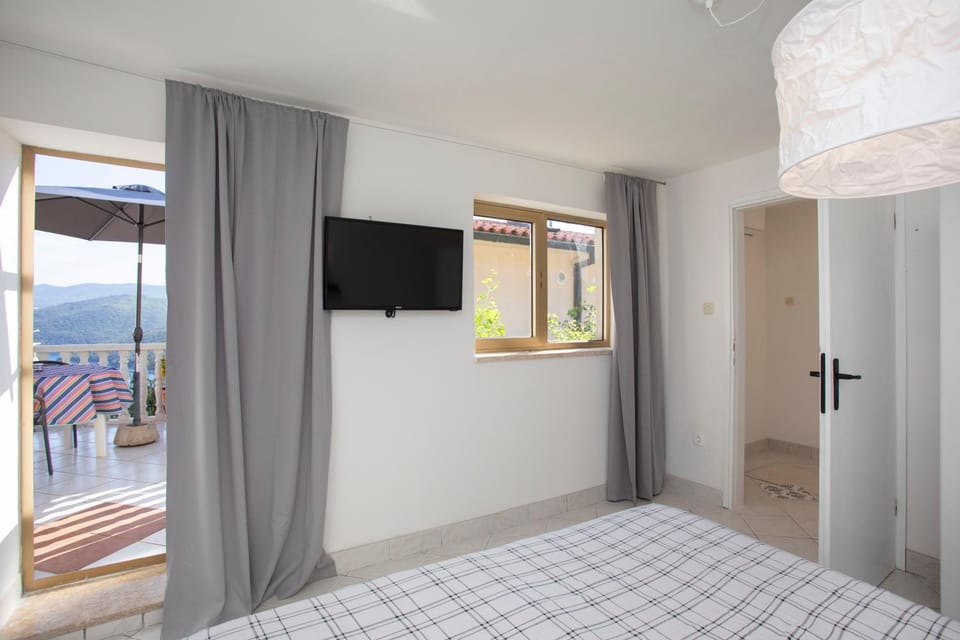 TV and multimedia, Photo of the whole room