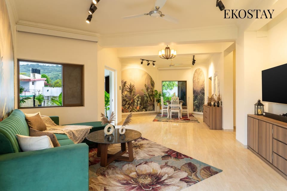 Communal lounge/ TV room, TV and multimedia, Living room, Seating area, Evening entertainment