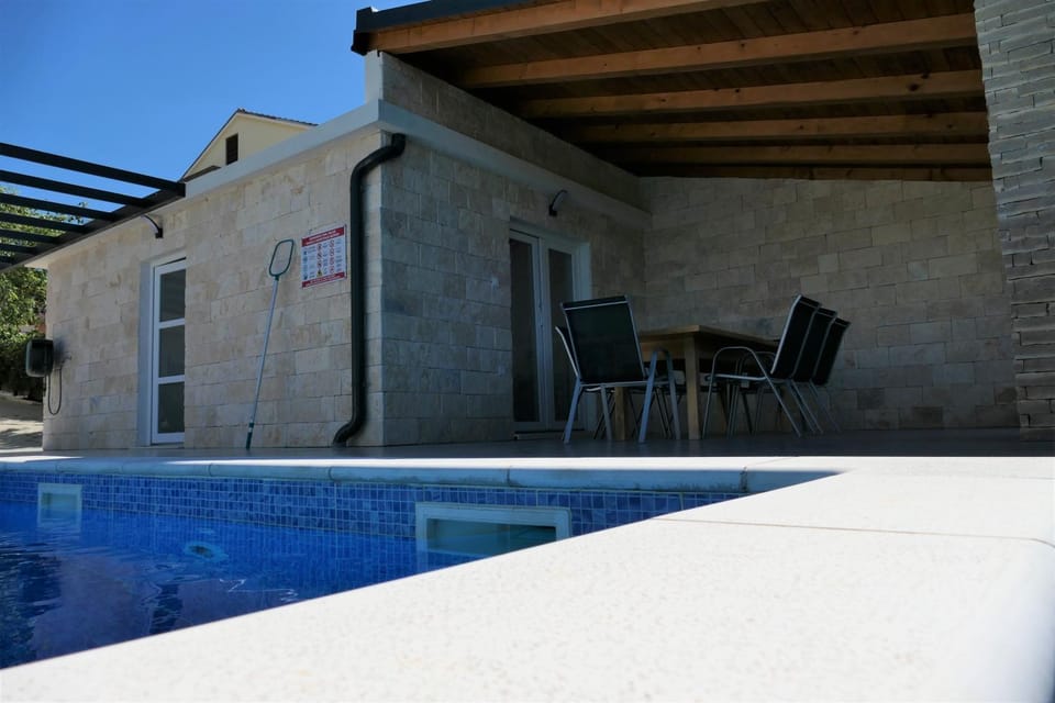 Balcony/Terrace, Swimming pool