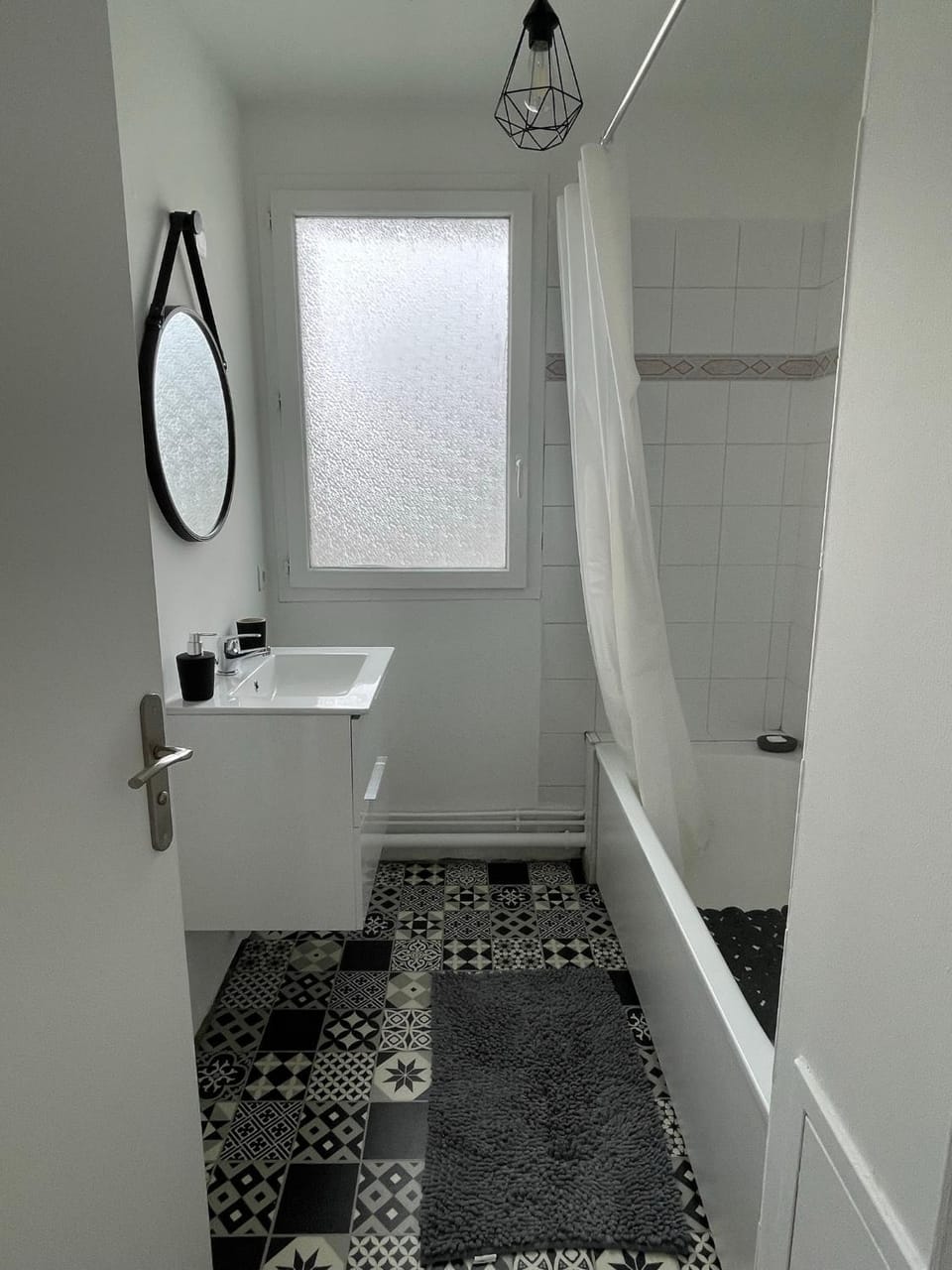 Cosy Room - Paris Border - CIFA - La Villette Expo - Stade de France - Métro Vacation rental in Aubervilliers