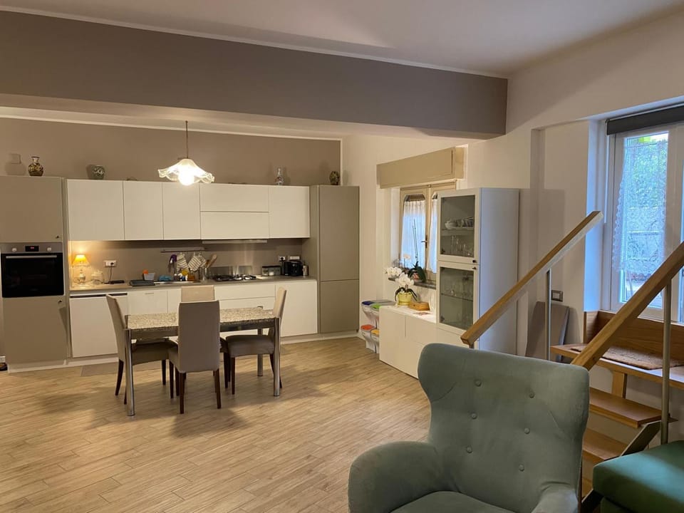 Kitchen or kitchenette, dishwasher, oven, pet friendly