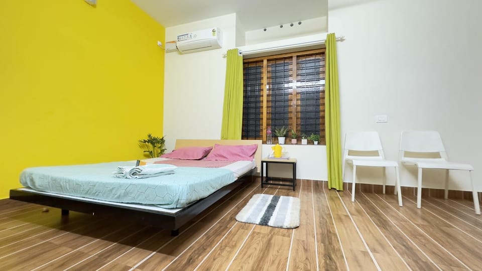 Bed, Photo of the whole room, Bedroom, towels, air conditioner