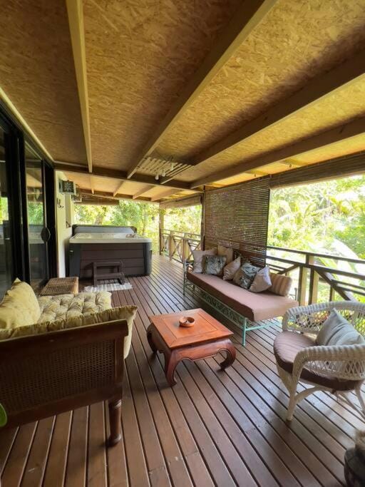 Patio, Hot Tub, Spa and wellness centre/facilities