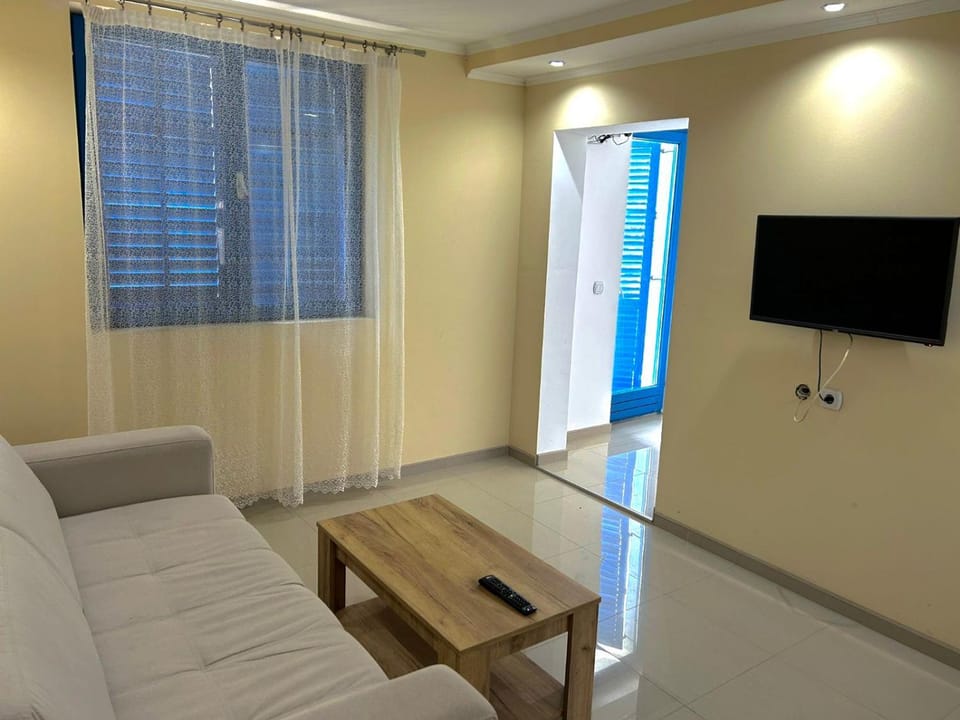 Bed, TV and multimedia, Photo of the whole room, Seating area