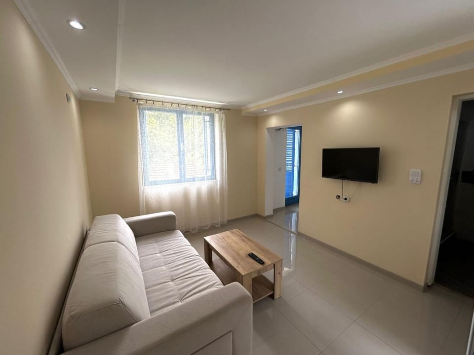 Bed, TV and multimedia, Living room, Seating area
