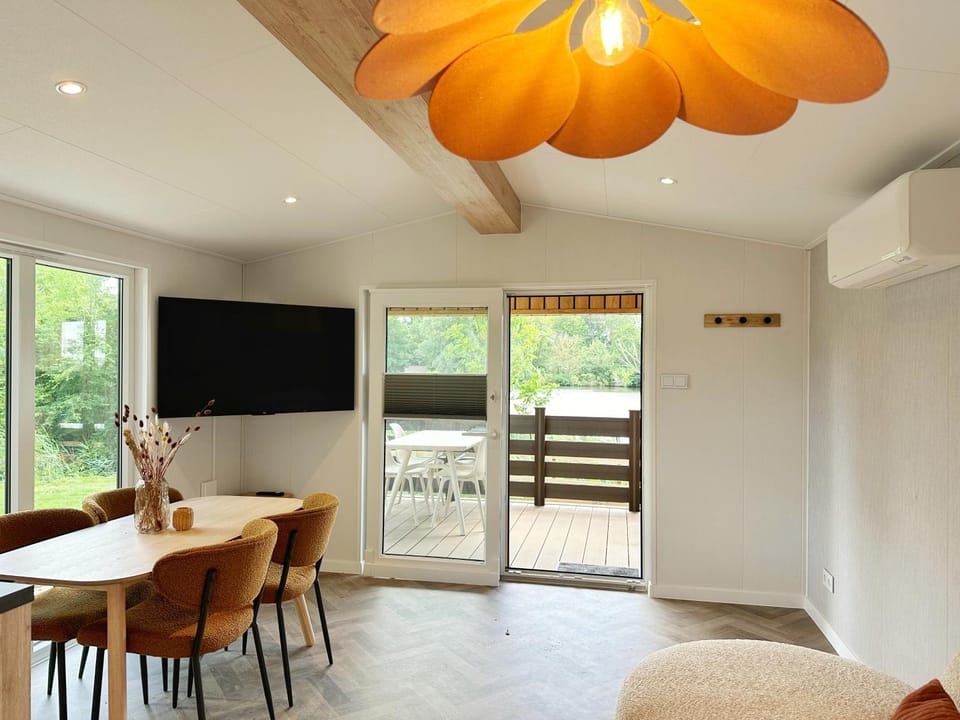 TV and multimedia, Dining area