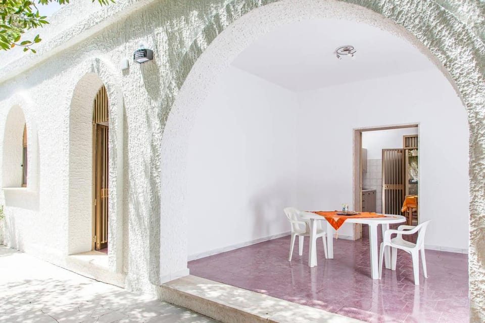 Patio, Kitchen or kitchenette, Living room, Seating area, Dining area