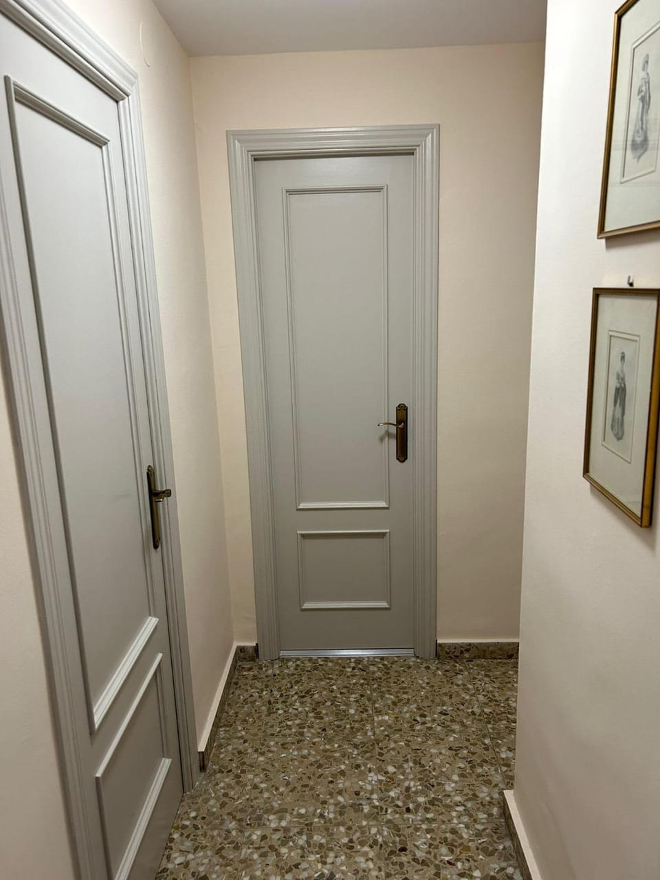 Facade/entrance, wardrobe