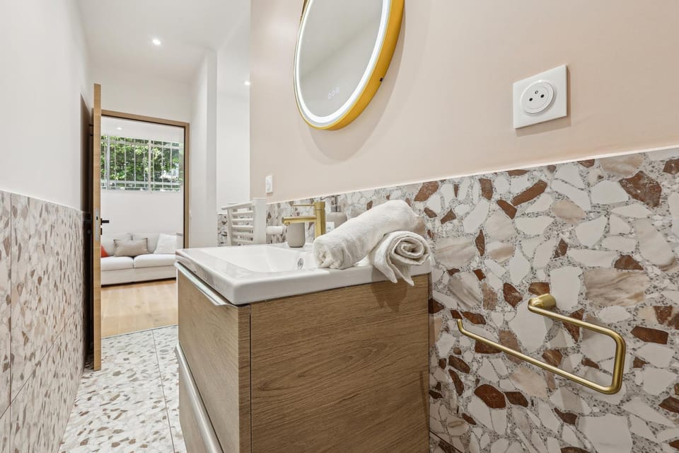 Lavie Maison Hot Tub Seaside Flat Apartment in Nice