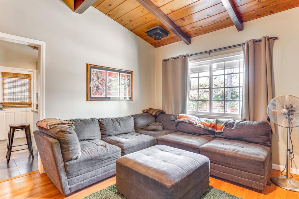 Peaceful Vista House with Gas Grill 1 Mi to Dtwn! House in Vista