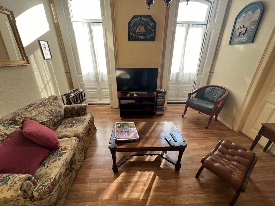 Communal lounge/ TV room