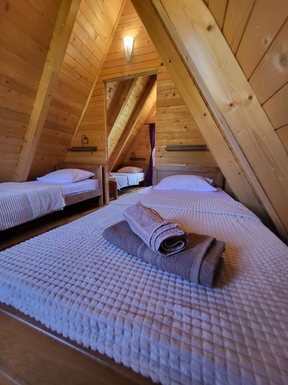 Bed, Photo of the whole room, Bedroom, towels