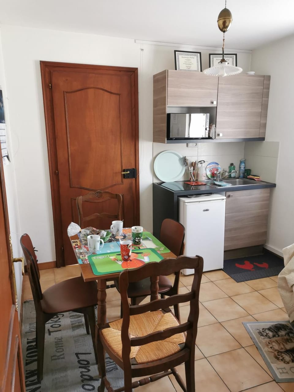Coffee/tea facilities, Kitchen or kitchenette, Dining area, pet friendly, stove