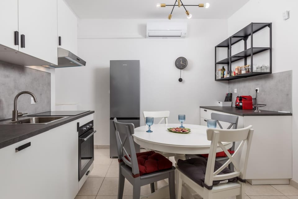Kitchen or kitchenette, Dining area, dishwasher, oven, stove