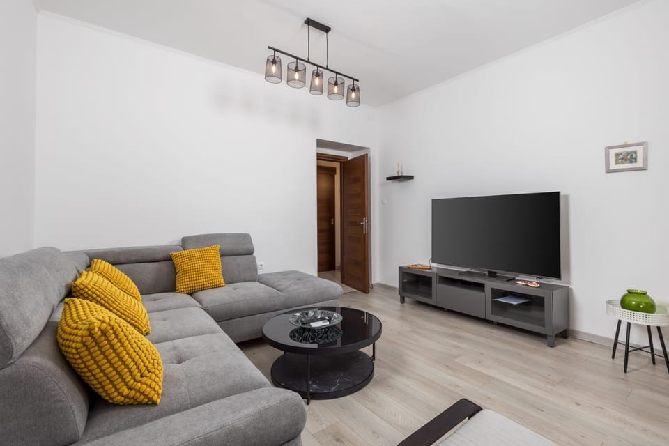 TV and multimedia, Living room, Seating area