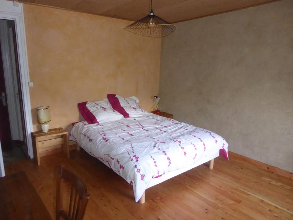 chambre d'hôte calme au milieu d'un jardin au Freney d'oisans Vacation rental in Les Deux Alpes