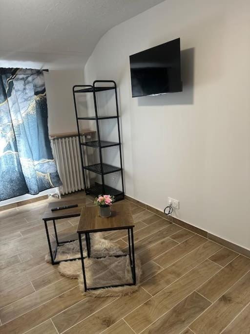 Charmante studio ligne 13 tram 5 saint denis Apartment in Île-de-France