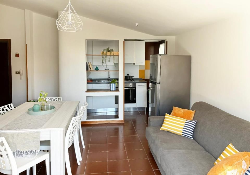 Kitchen or kitchenette, Living room, Dining area, oven