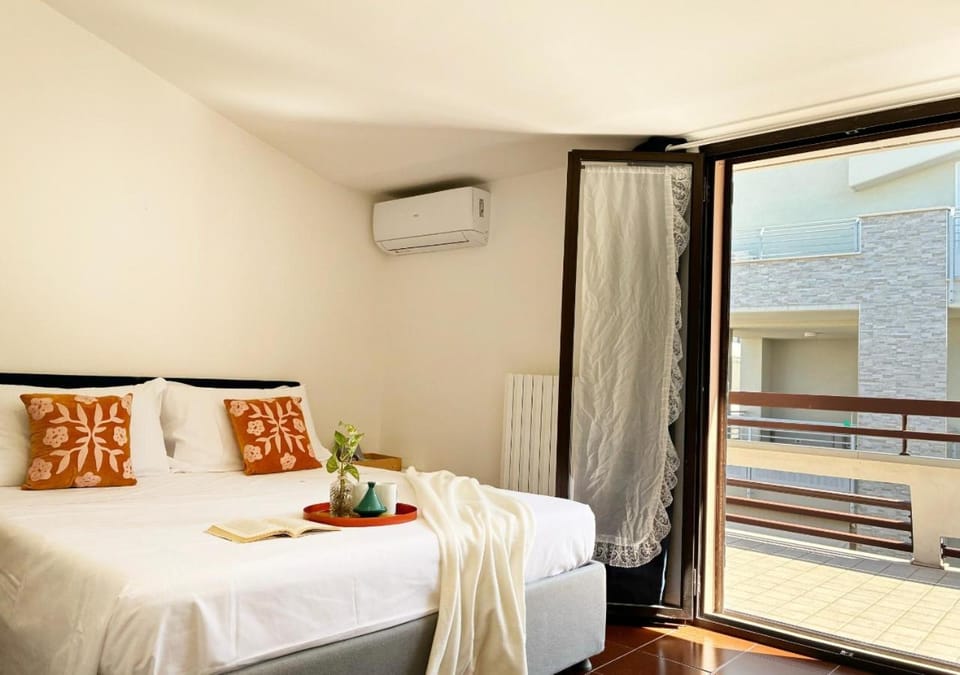 Bed, Balcony/Terrace, Bedroom, air conditioner
