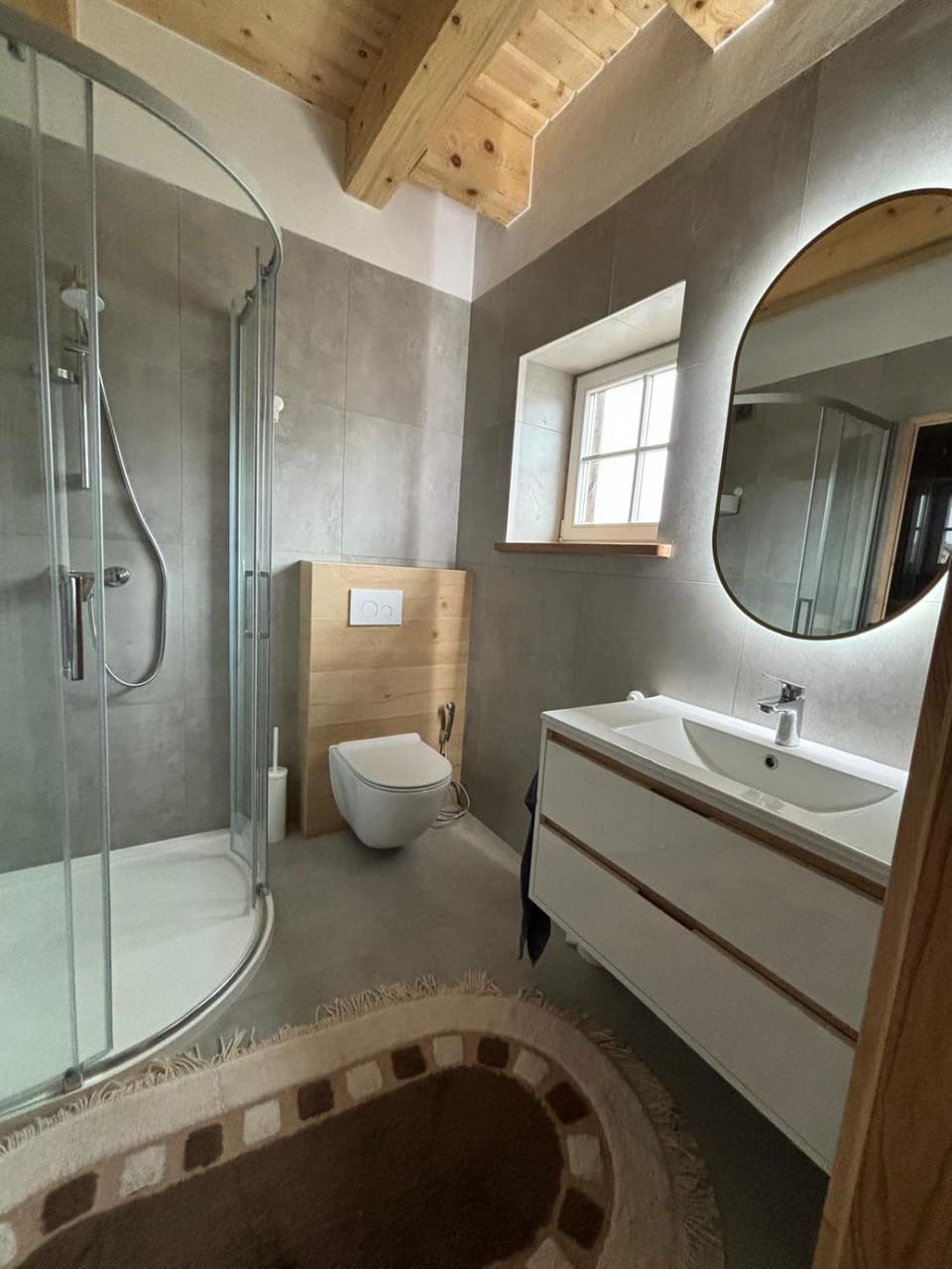 Shower, Toilet, Bathroom, towels