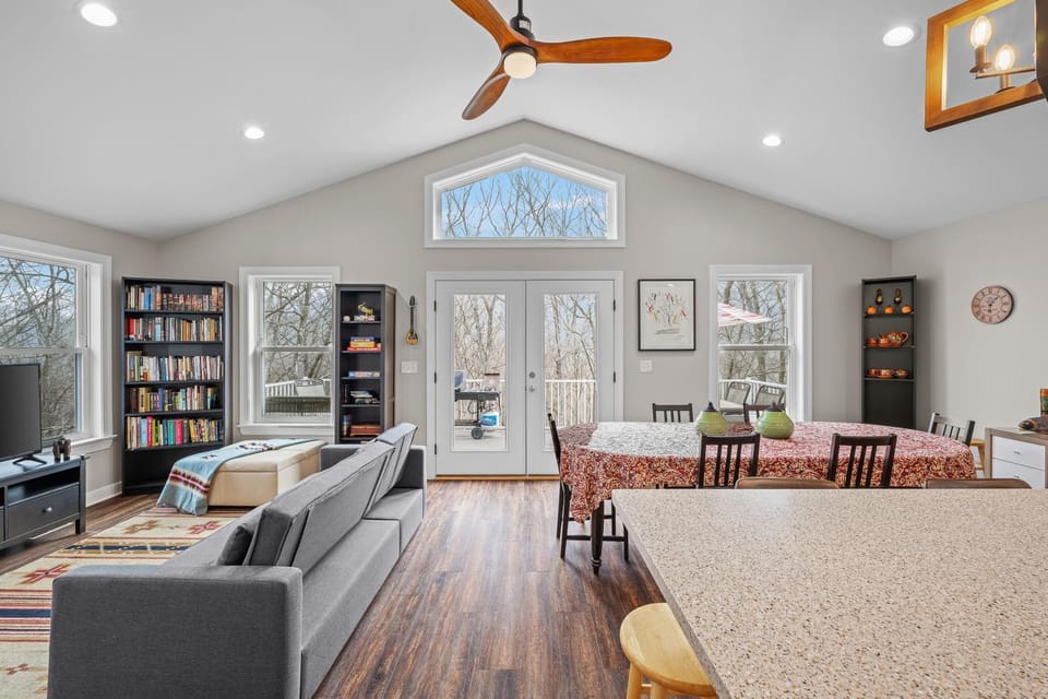 Living room, Floor plan, Dining area