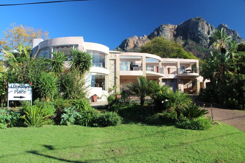 Facade/entrance, Garden