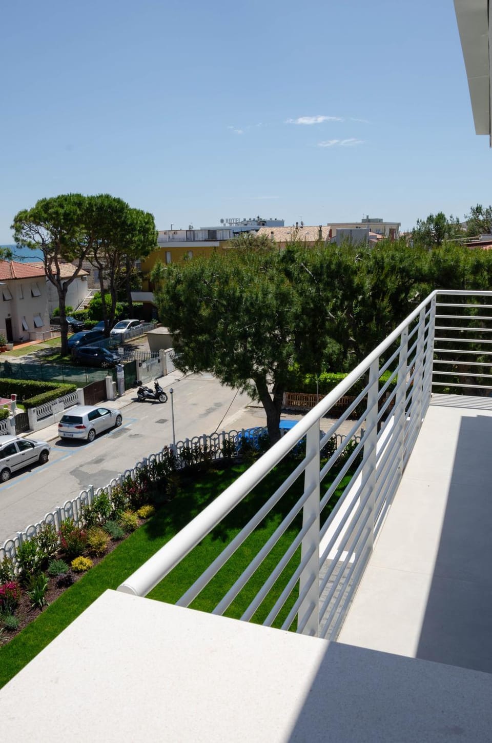 Day, Neighbourhood, Natural landscape, Balcony/Terrace, Sea view, Street view, Parking
