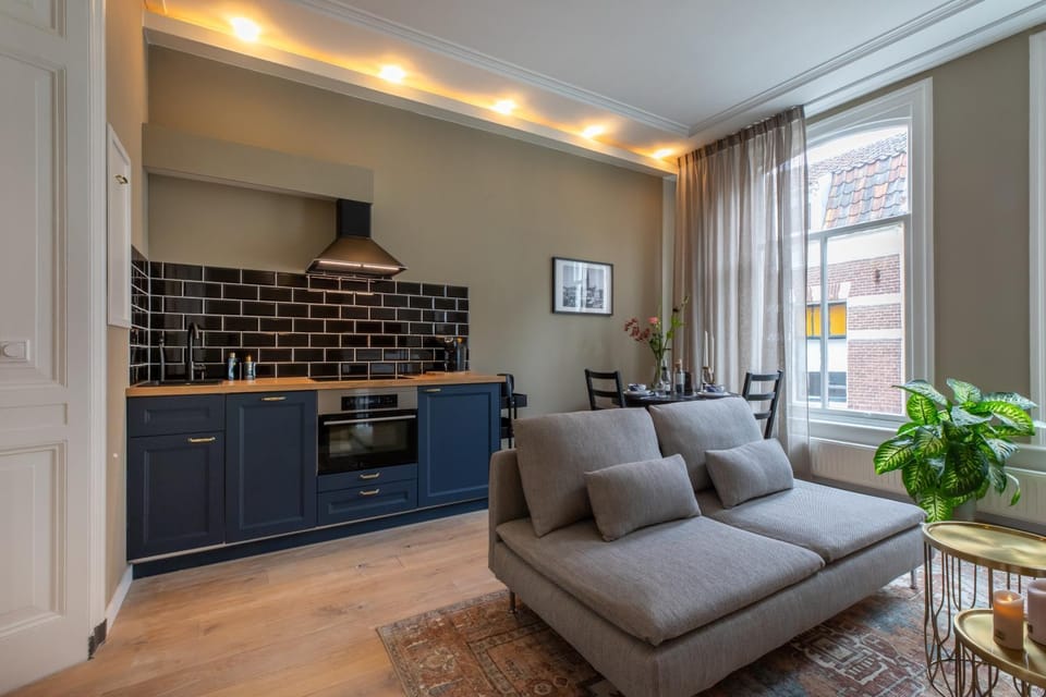 Coffee/tea facilities, oven, kitchen, kitchen