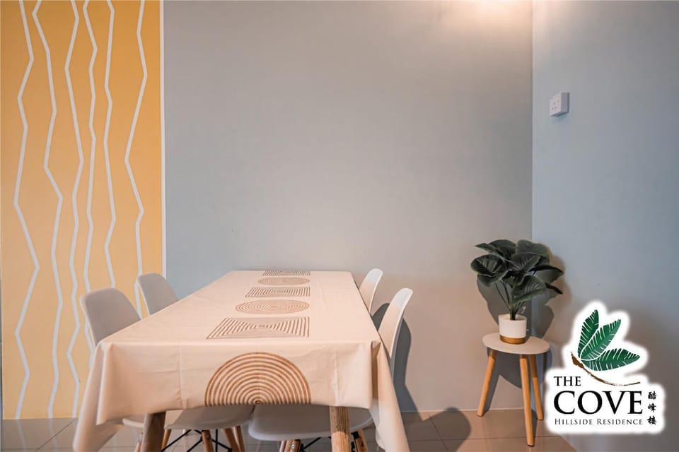 Seating area, Dining area