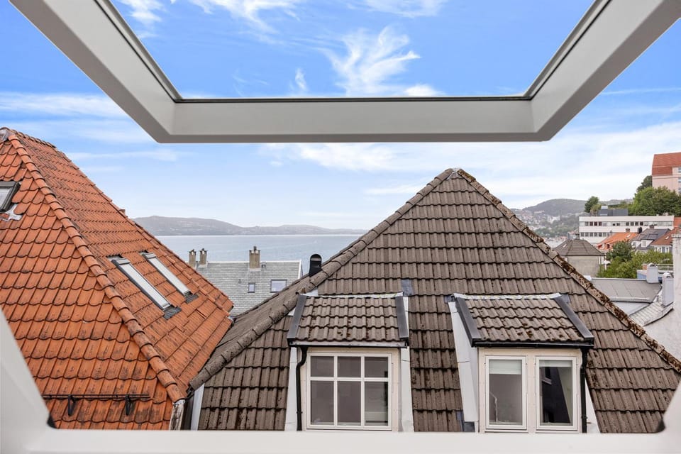 Property building, Day, Natural landscape, City view, Mountain view, Sea view