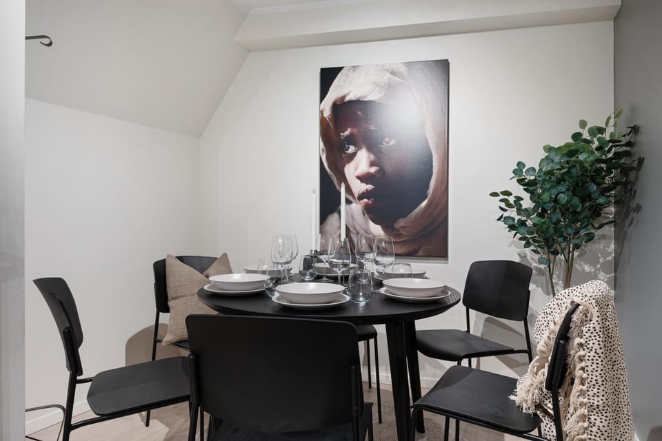 Living room, Decorative detail, Seating area, Dining area
