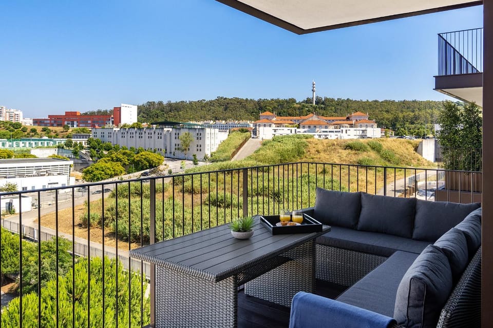 View (from property/room), Balcony/Terrace, City view