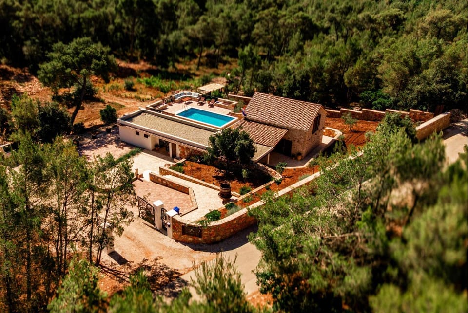 Property building, Bird's eye view