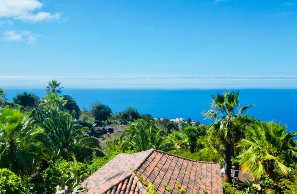 Property building, Garden view, Sea view