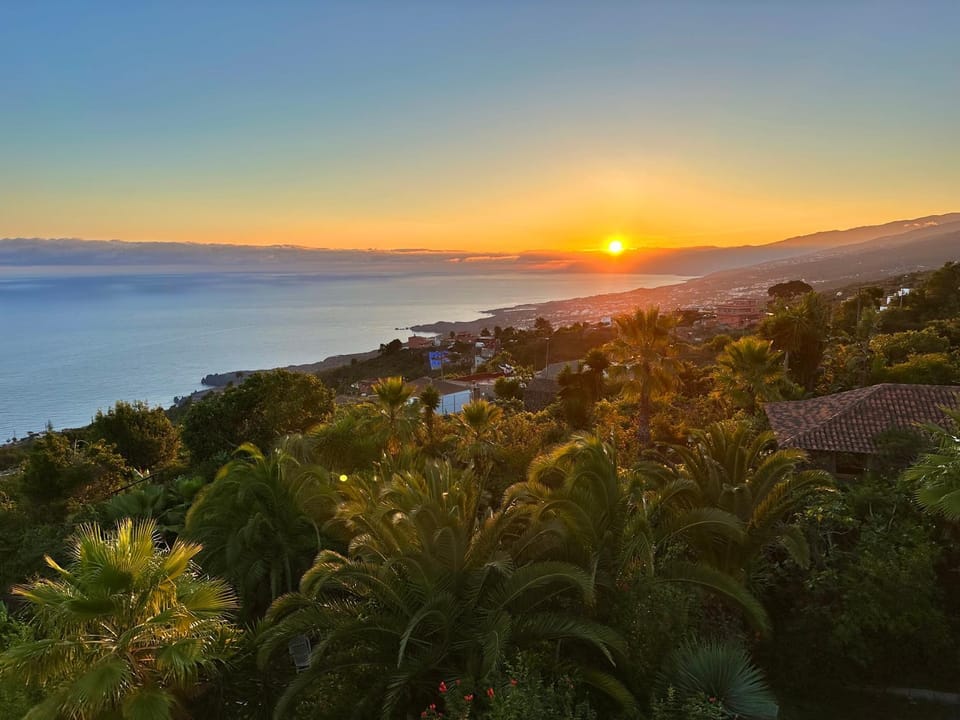 View (from property/room), Sea view, Sunrise