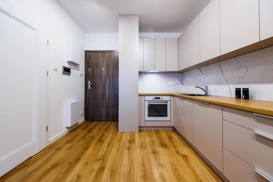 Kitchen or kitchenette, dishwasher, minibar, oven, stove, toaster