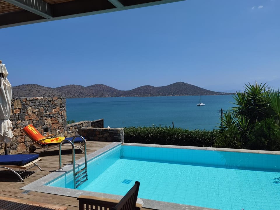 Patio, Nearby landmark, Day, Natural landscape, Mountain view, Pool view, Sea view, Swimming pool, sunbed