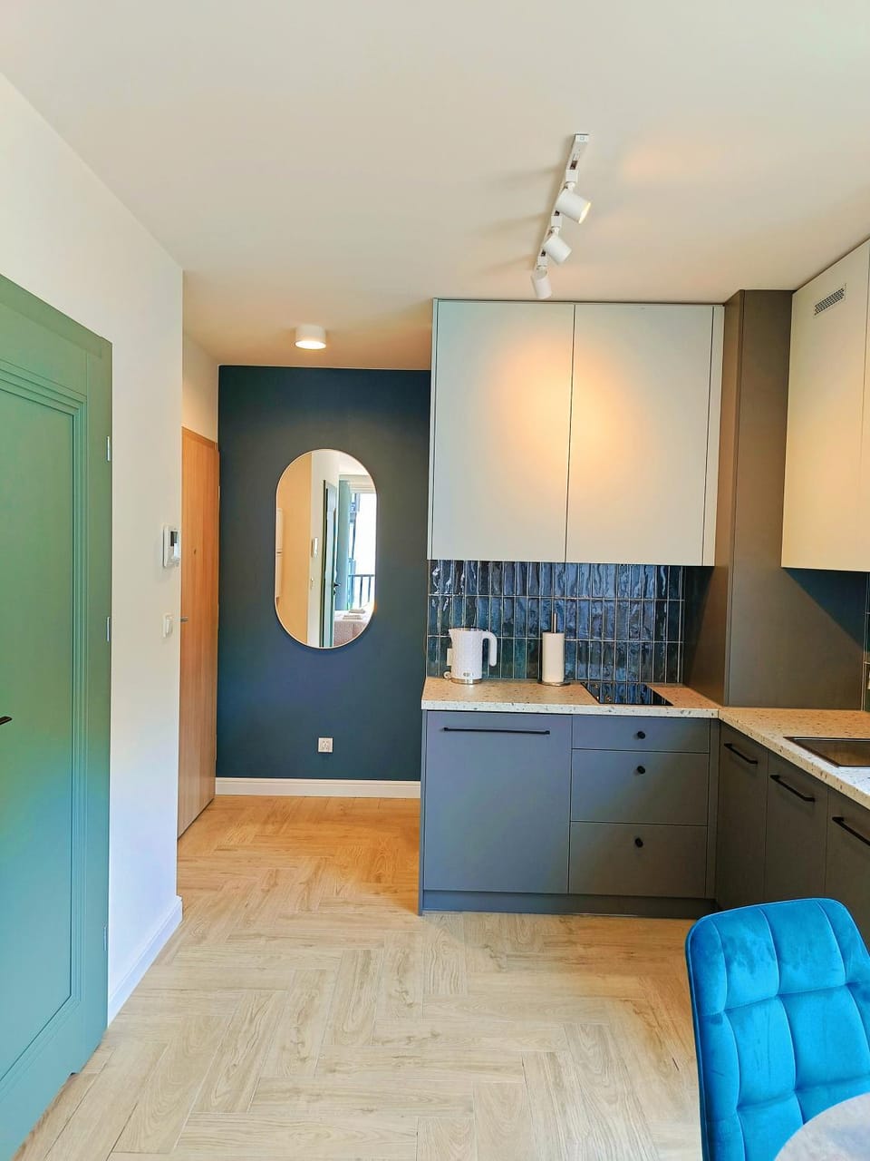 Facade/entrance, Kitchen or kitchenette, Photo of the whole room, Decorative detail, dishwasher, stove