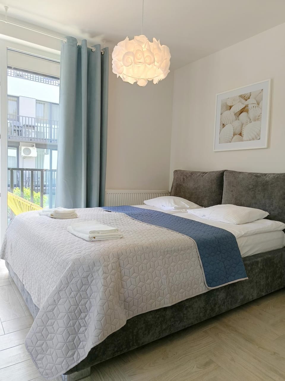 Bed, Balcony/Terrace, Photo of the whole room, Decorative detail, Bedroom