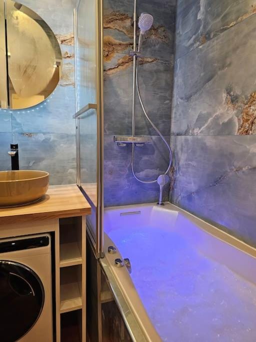 Paris La Defense - Modern Apartment with Jacuzzi Apartment in Puteaux