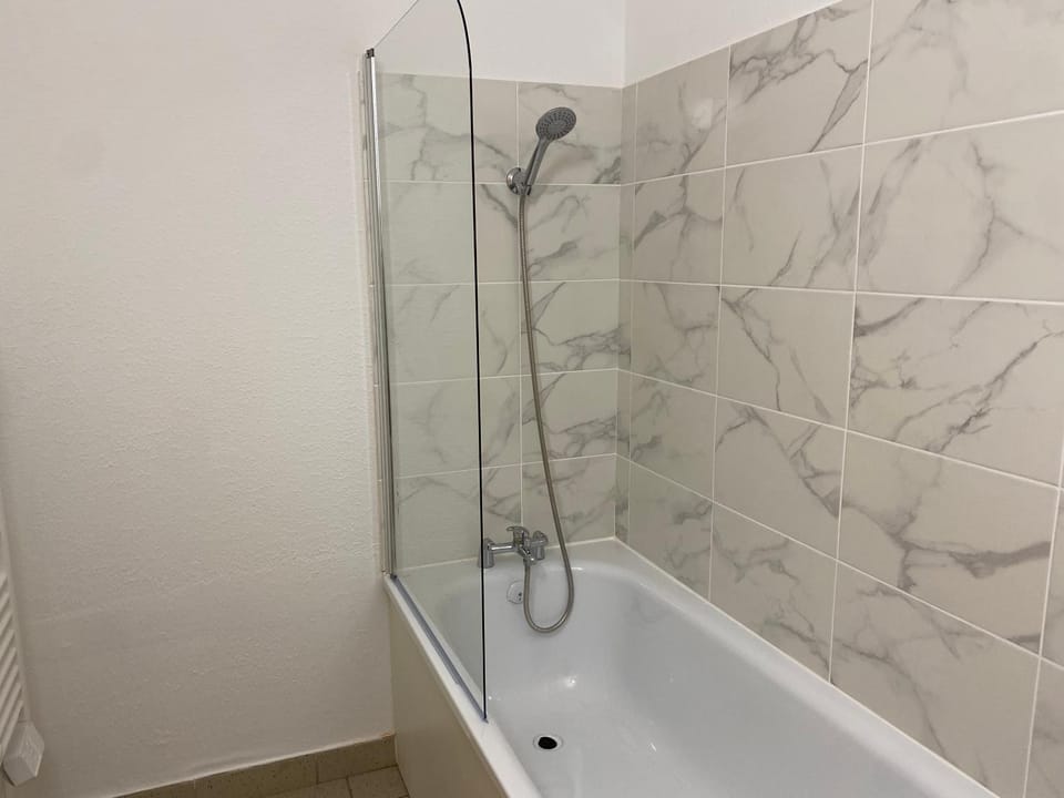 Bathroom, Bath